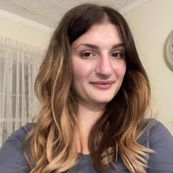 Meet your Posher, Lisa!☮️ - Picture 9 of 12